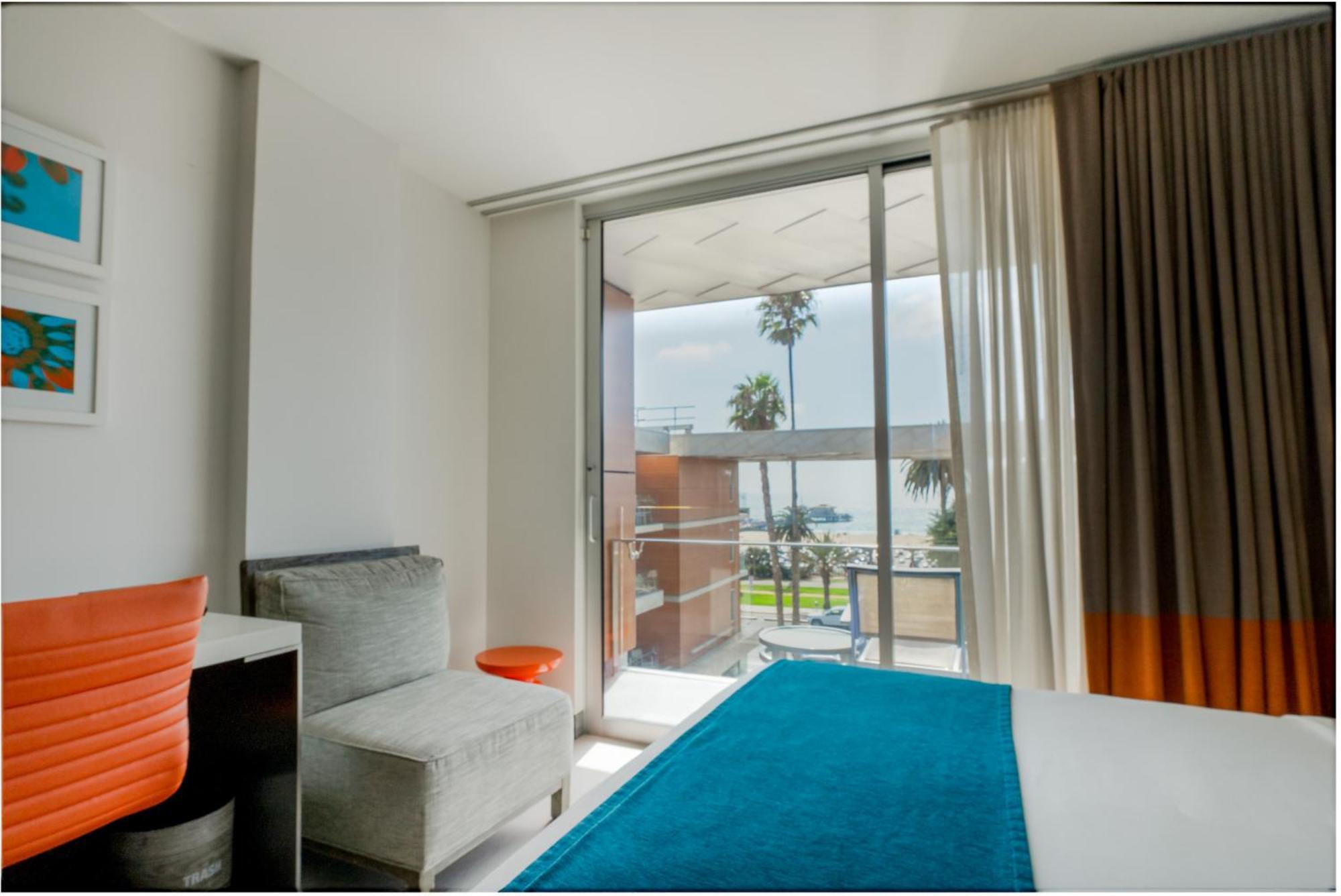 Shore Hotel 4*